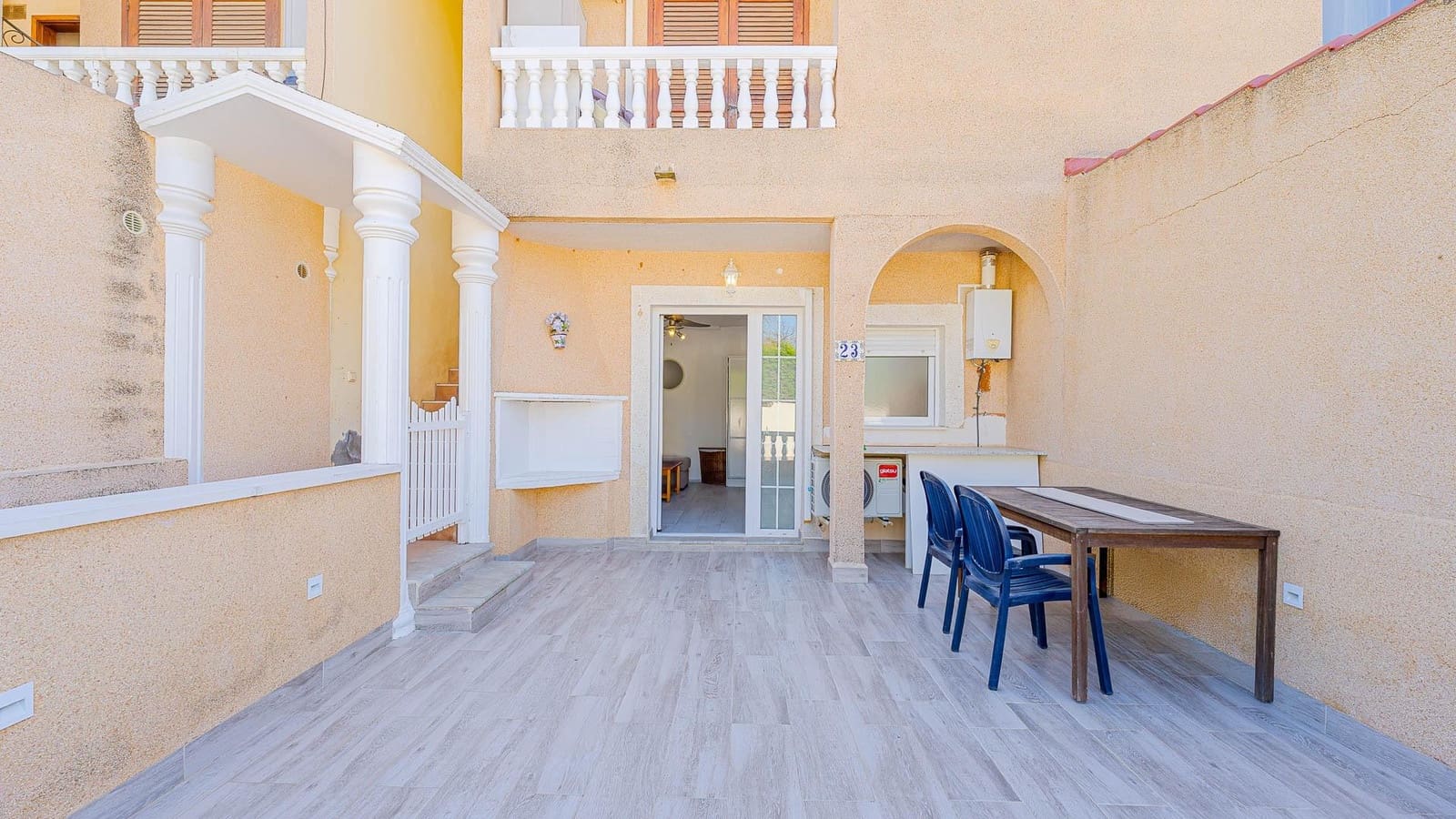 Bungalow à vendre à Torrevieja avec piscine - 94 999 € (Ref: 9721810)