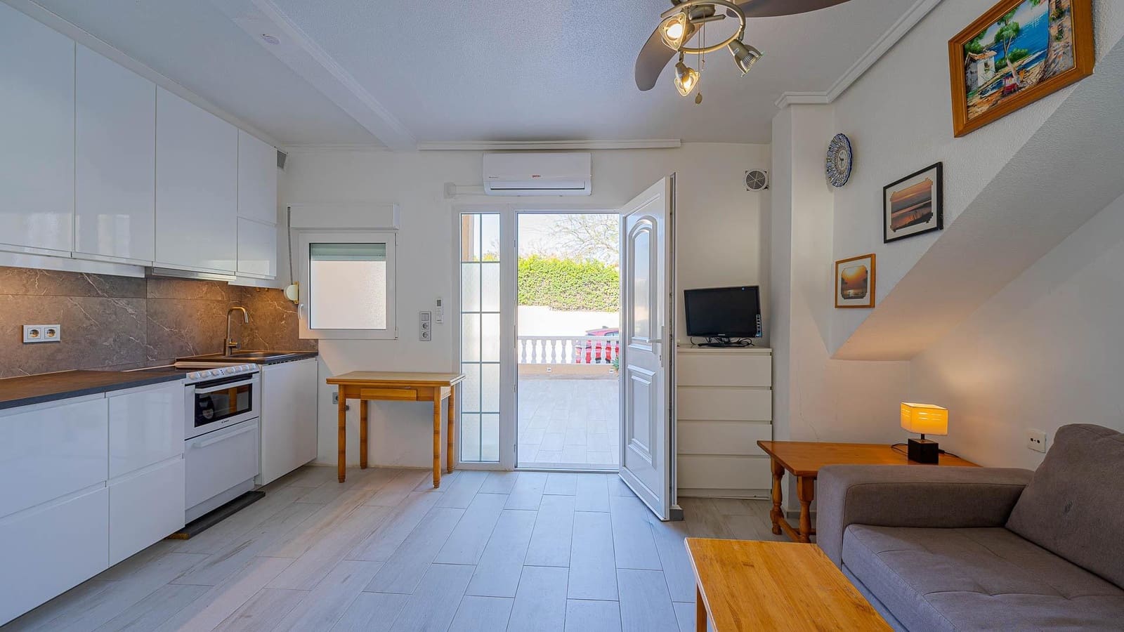 Bungalow à vendre à Torrevieja avec piscine - 94 999 € (Ref: 9721810)