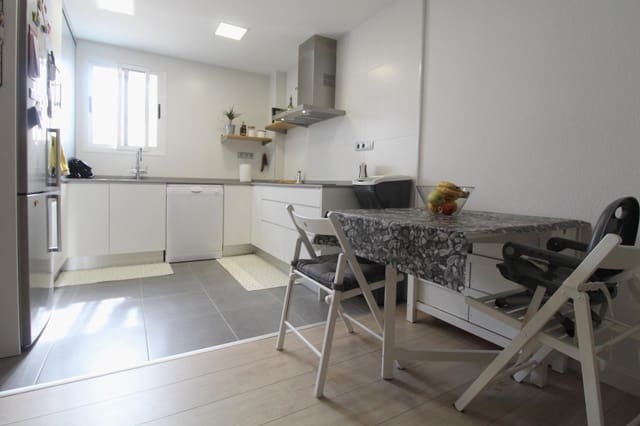 2 bedroom Apartment for sale in Aguas Nuevas, Torrevieja with pool - € 159,999 (Ref: 9721812)