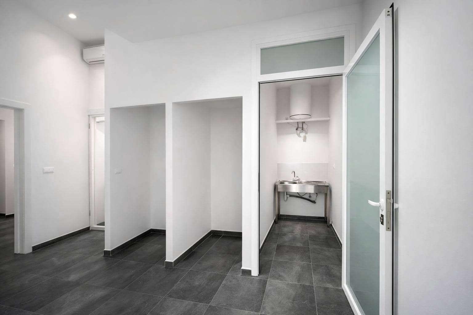 5 bedroom Commercial for sale in Alfaz del Pi / L'Alfas del Pi - € 350,000 (Ref: 9729345)