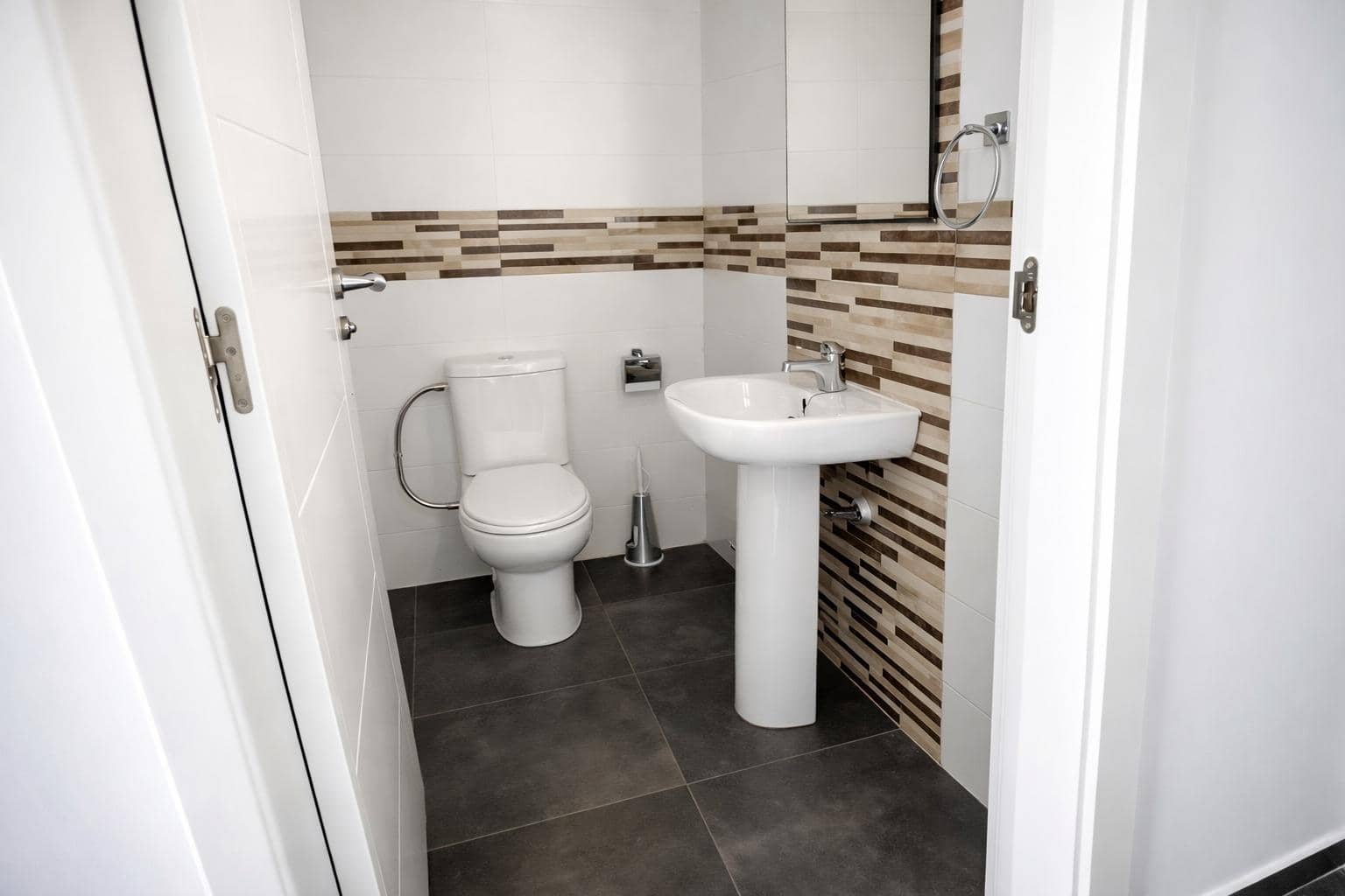 5 bedroom Commercial for sale in Alfaz del Pi / L'Alfas del Pi - € 350,000 (Ref: 9729345)