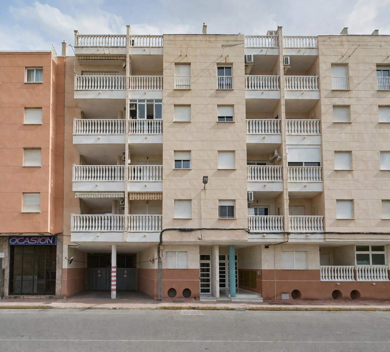 Garaje en Torrevieja en venta - 14.999 € (Ref: 9741841)
