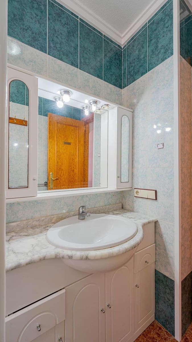 2 sypialnia Penthouse na sprzedaż w Torrevieja z basenem - 134 999 € (Ref: 9741843)