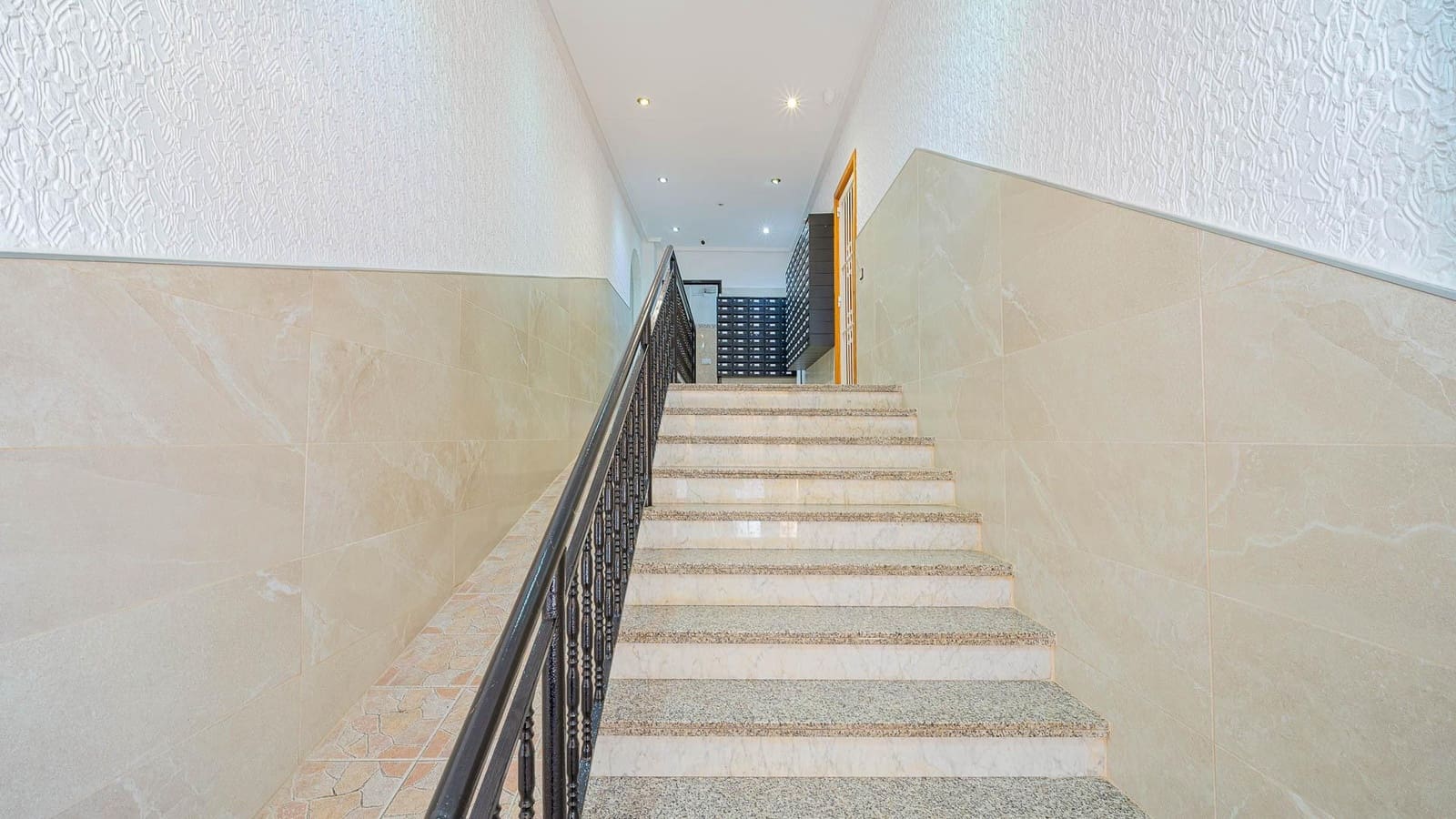 2 sypialnia Penthouse na sprzedaż w Torrevieja z basenem - 134 999 € (Ref: 9741843)