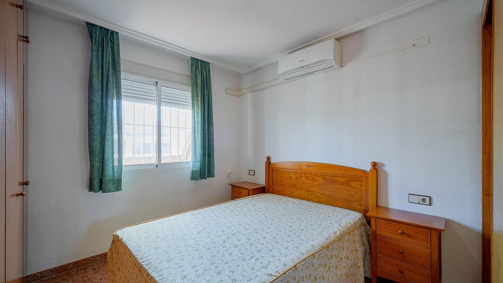 2 sypialnia Penthouse na sprzedaż w Torrevieja z basenem - 134 999 € (Ref: 9741843)