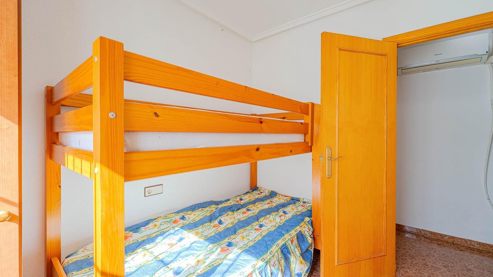 2 sypialnia Penthouse na sprzedaż w Torrevieja z basenem - 134 999 € (Ref: 9741843)