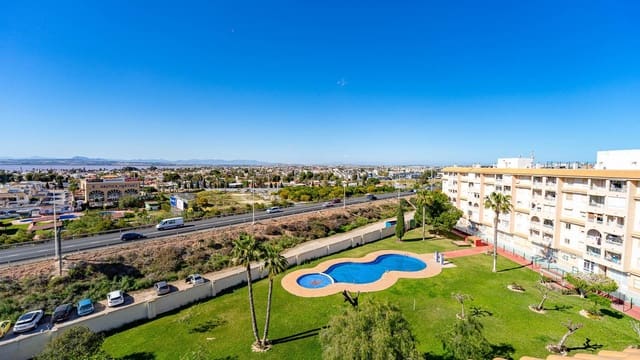 Ático de 2 habitaciones en Parque de las Naciones, Torrevieja en venta con piscina - 134.999 € (Ref: 9741843)