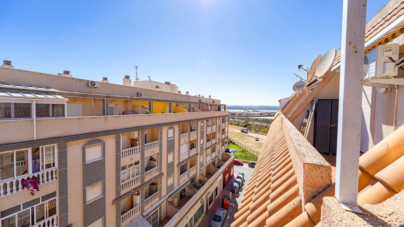 2 sypialnia Penthouse na sprzedaż w Torrevieja z basenem - 134 999 € (Ref: 9741843)