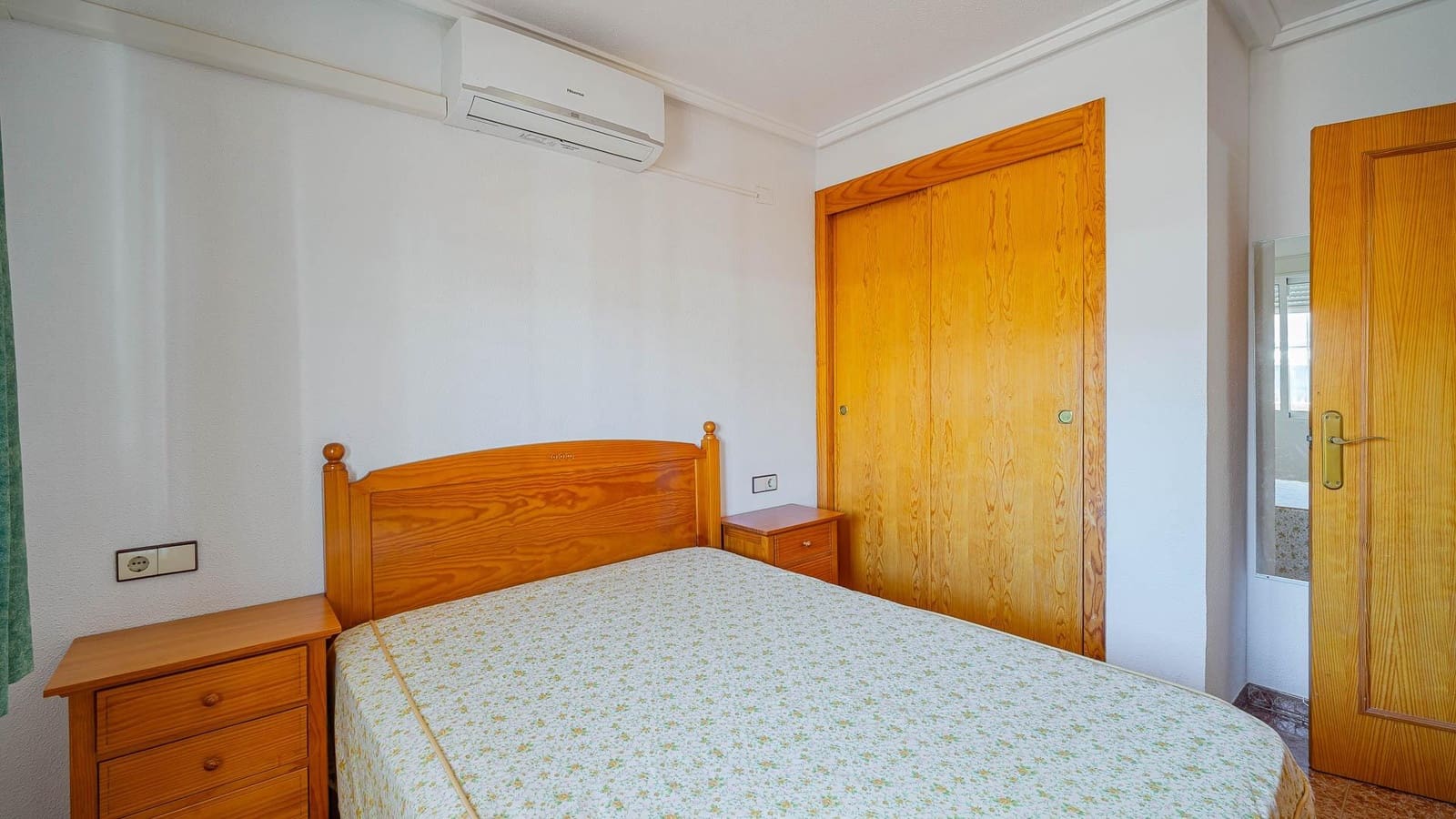 2 sypialnia Penthouse na sprzedaż w Torrevieja z basenem - 134 999 € (Ref: 9741843)
