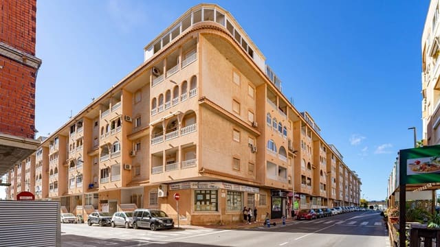 Ático de 2 habitaciones en Parque de las Naciones, Torrevieja en venta con piscina - 134.999 € (Ref: 9741843)
