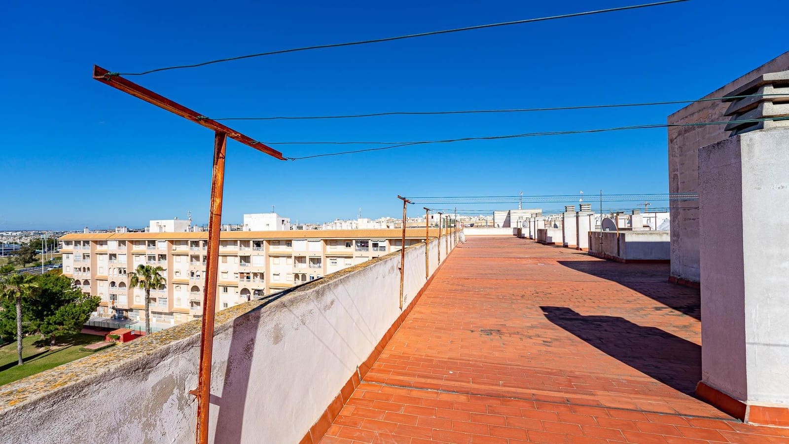 2 sypialnia Penthouse na sprzedaż w Torrevieja z basenem - 134 999 € (Ref: 9741843)