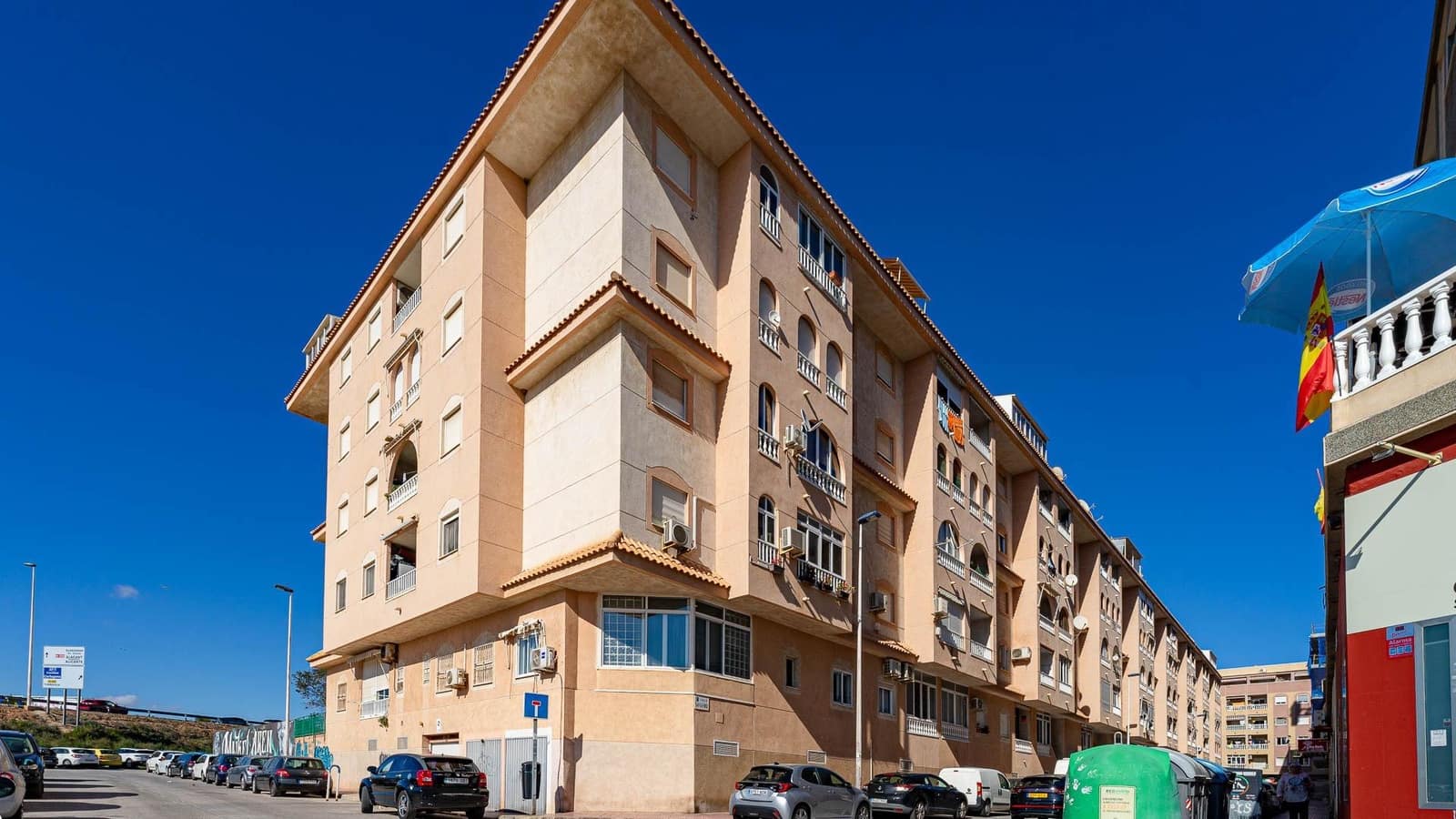 2 sypialnia Penthouse na sprzedaż w Torrevieja z basenem - 134 999 € (Ref: 9741843)