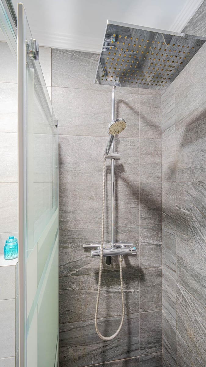 2 bedroom Penthouse for sale in Torrevieja with garage - € 239,999 (Ref: 9762088)