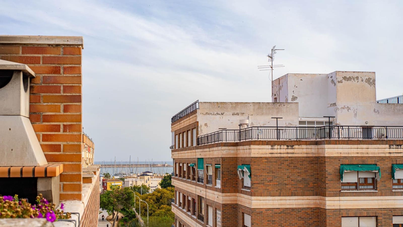 2 bedroom Penthouse for sale in Torrevieja with garage - € 239,999 (Ref: 9762088)