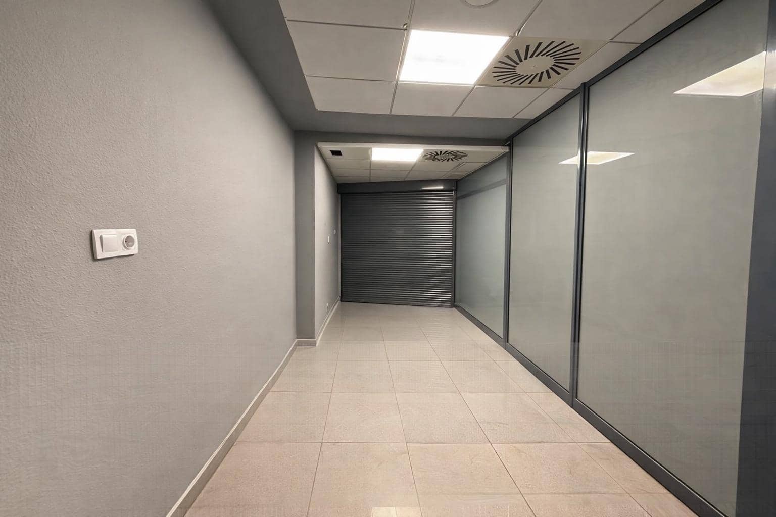 Commercial for sale in Torrevieja - € 259,000 (Ref: 9778284)