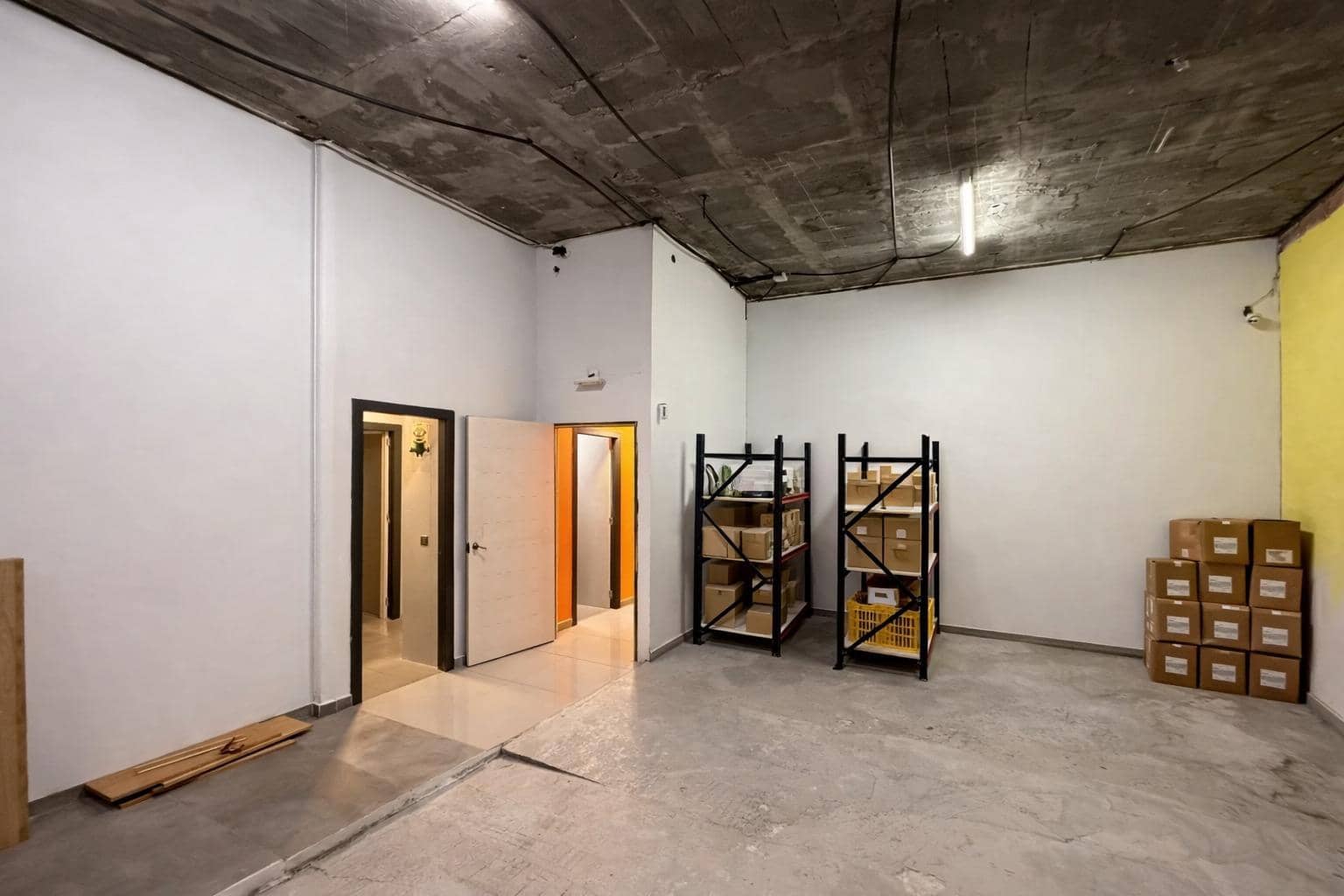 Commercial for sale in Torrevieja - € 259,000 (Ref: 9778284)