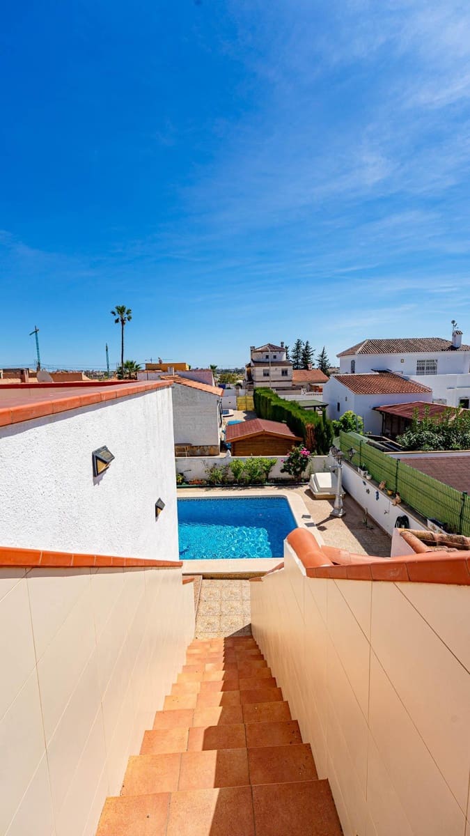 4 bedroom Semi-detached Villa for sale in Paraje Natural with pool garage - € 339,999 (Ref: 9794768)