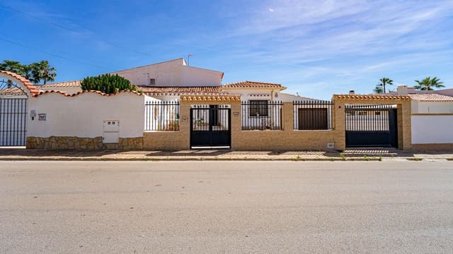 4 soverom Kjedet enebolig til salgs i Paraje Natural, Torrevieja med svømmebasseng garasje - € 339 999 (Ref: 9794768)