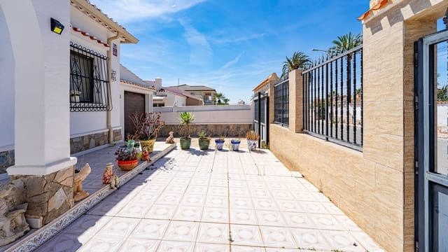 4 soverom Kjedet enebolig til salgs i Paraje Natural, Torrevieja med svømmebasseng garasje - € 339 999 (Ref: 9794768)