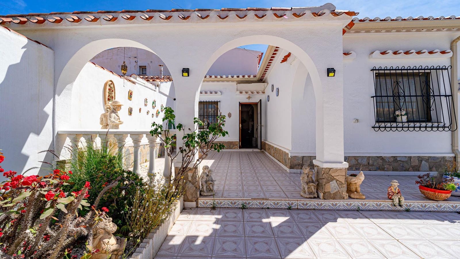 4 bedroom Semi-detached Villa for sale in Paraje Natural with pool garage - € 339,999 (Ref: 9794768)