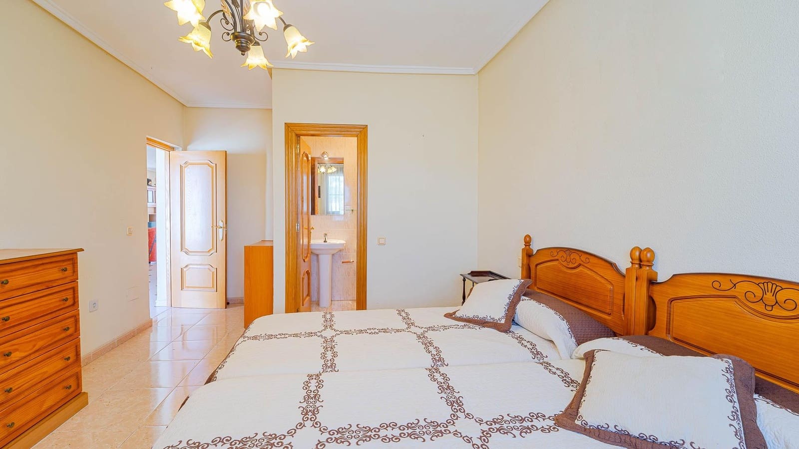 4 bedroom Semi-detached Villa for sale in Paraje Natural with pool garage - € 339,999 (Ref: 9794768)