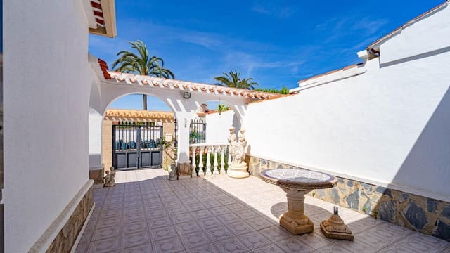 4 soverom Kjedet enebolig til salgs i Paraje Natural, Torrevieja med svømmebasseng garasje - € 339 999 (Ref: 9794768)