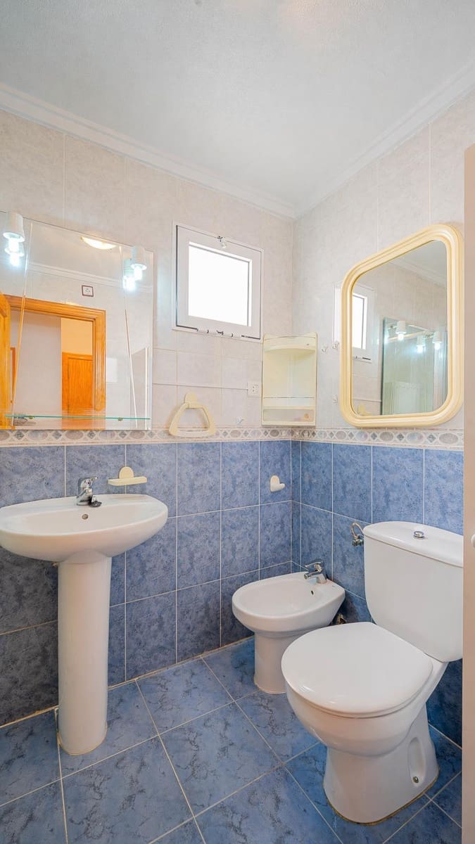 2 soveværelse Lejlighed til salg i Torrevieja med garage - € 144.999 (Ref: 9794770)