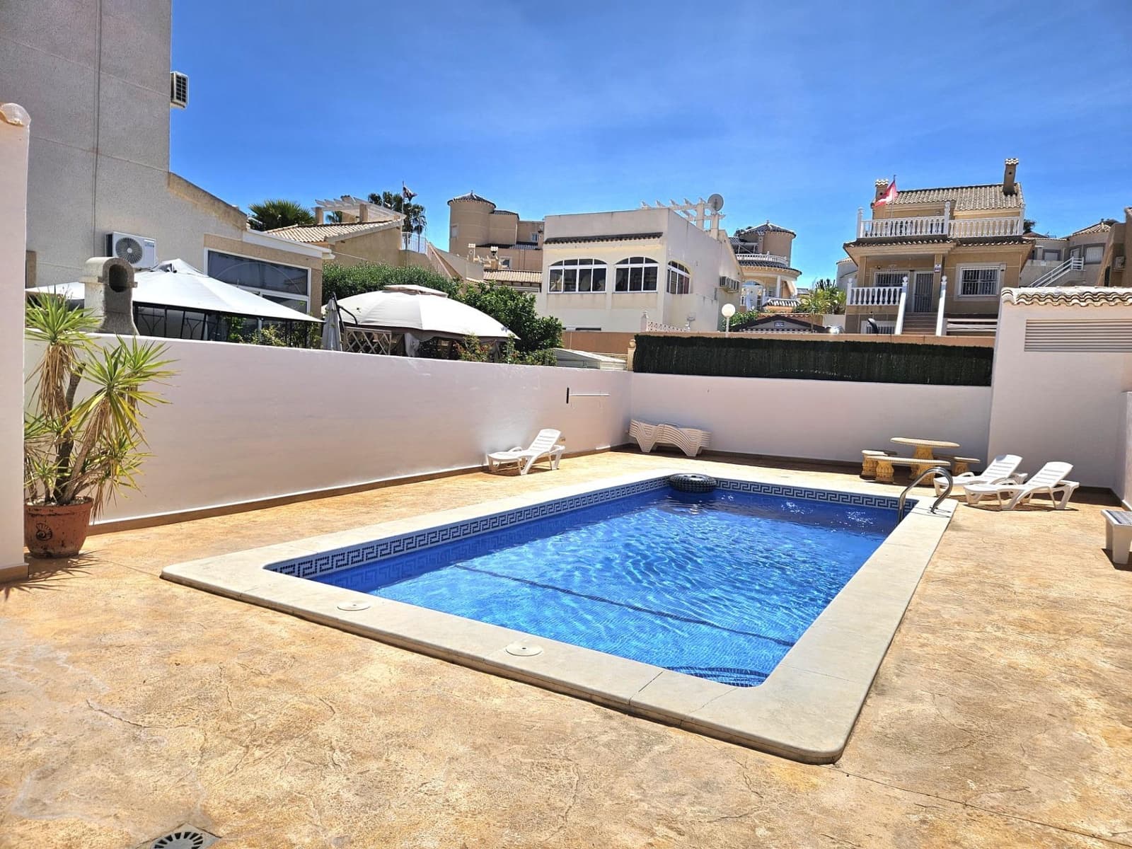 3 slaapkamer Appartement te koop in La Florida met zwembad - € 189.000 (Ref: 9800647)