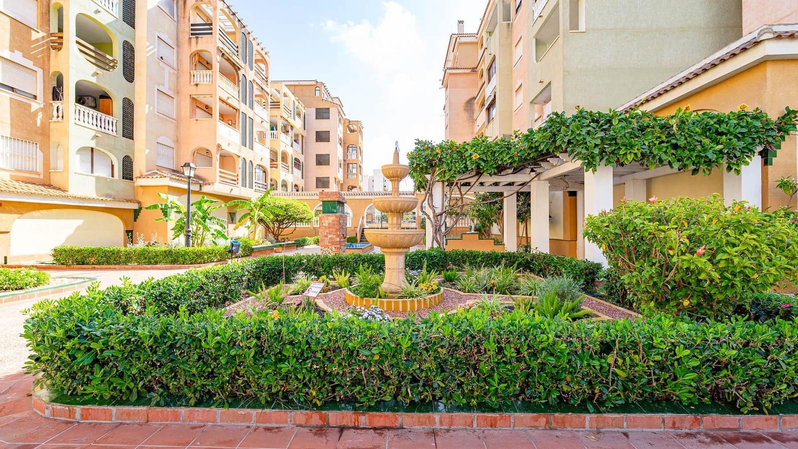 2 slaapkamer Appartement te koop in Torrevieja met zwembad - € 140.000 (Ref: 9812248)