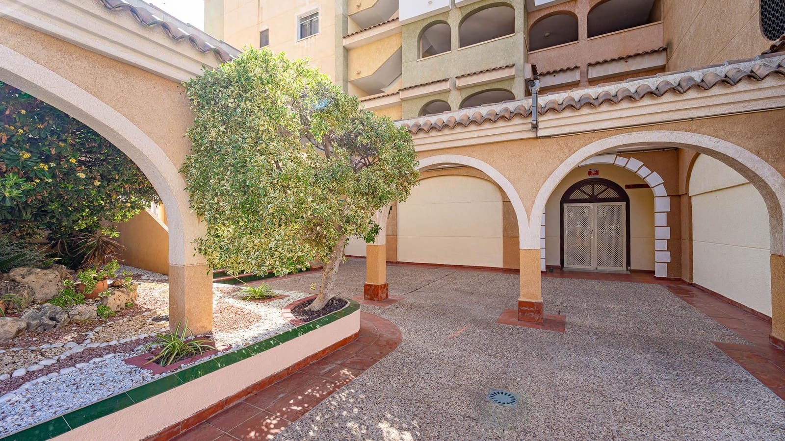 2 slaapkamer Appartement te koop in Torrevieja met zwembad - € 140.000 (Ref: 9812248)