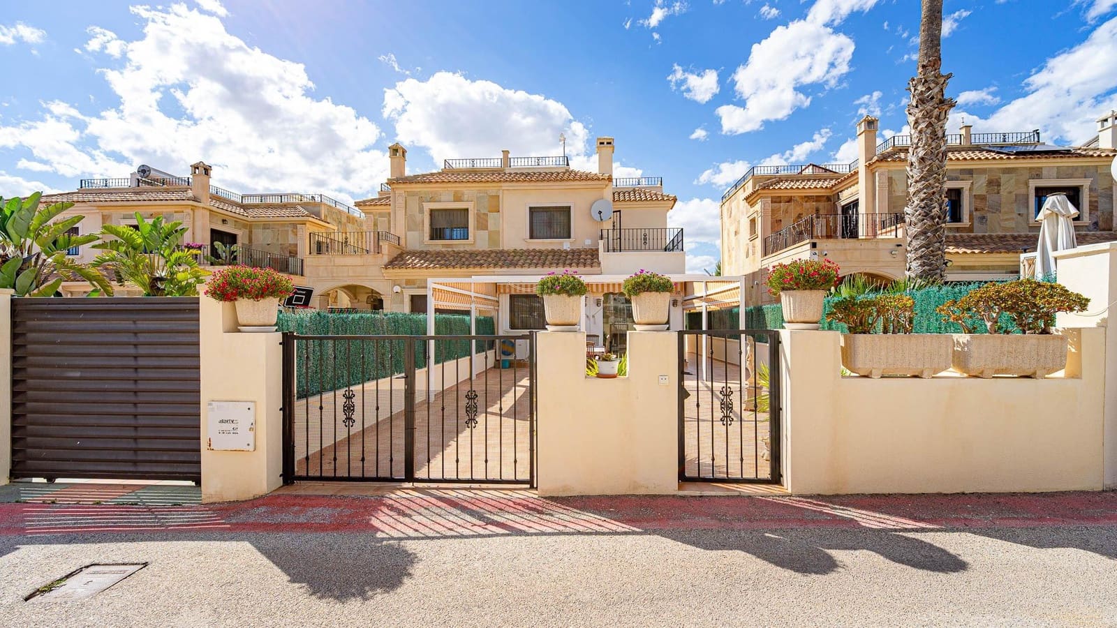 3 bedroom Semi-detached Villa for sale in Aguas Nuevas with pool - € 229,999 (Ref: 9839397)