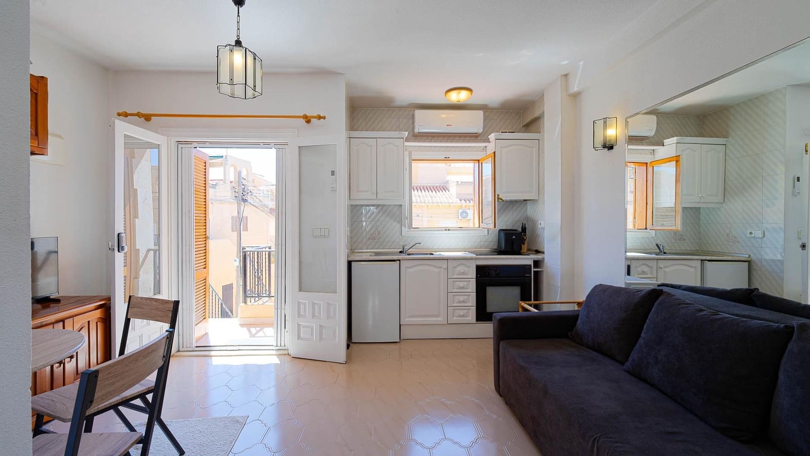1 soveværelse Bungalow til salg i Torrevieja med swimmingpool - € 92.999 (Ref: 9851887)