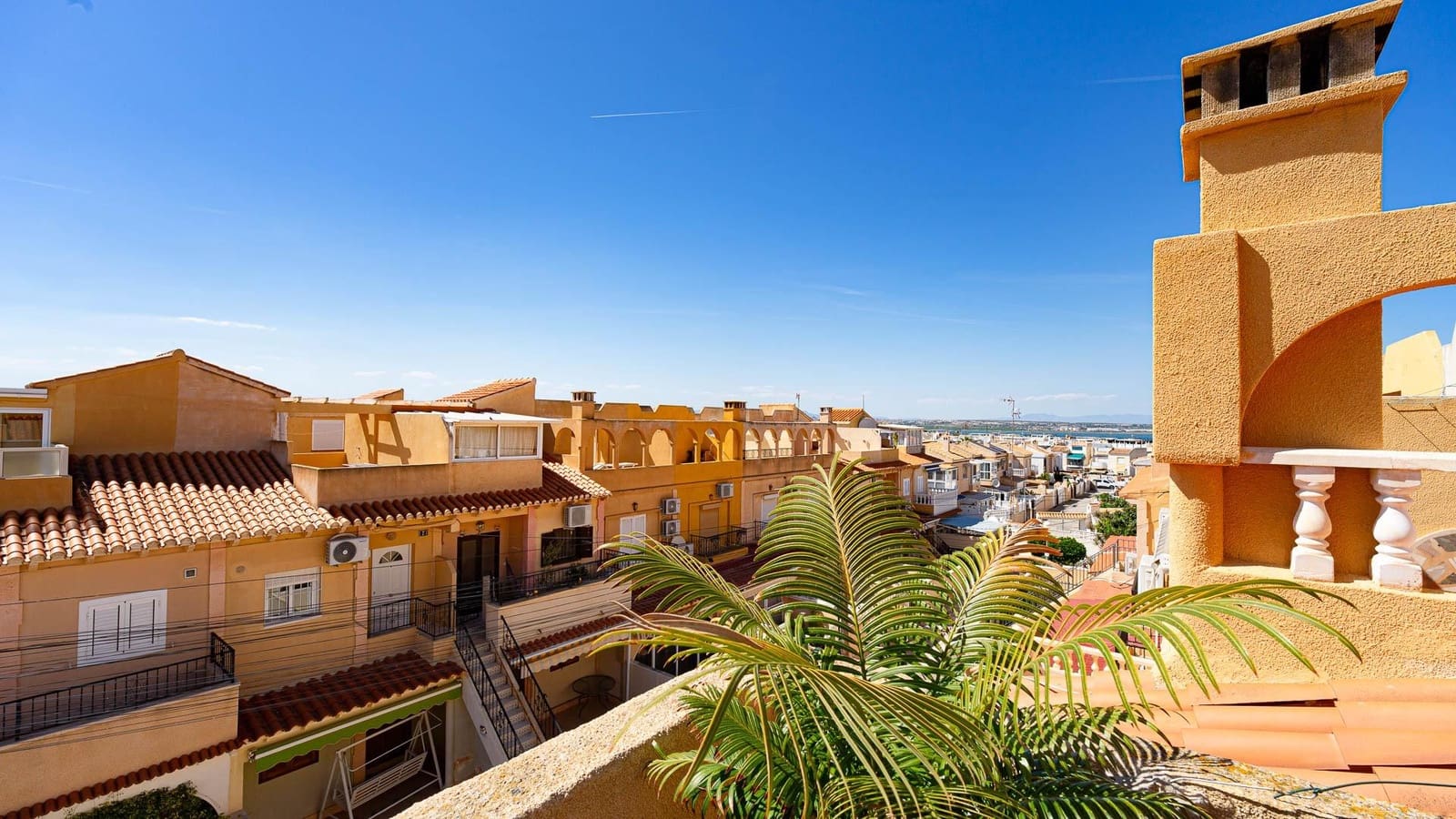 1 soveværelse Bungalow til salg i Torrevieja med swimmingpool - € 92.999 (Ref: 9851887)
