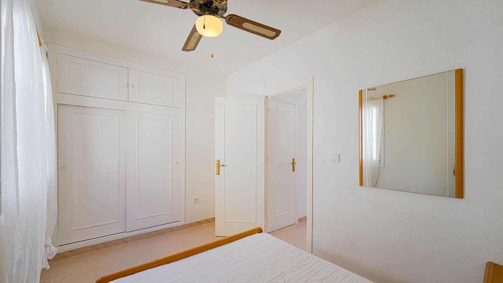 1 soveværelse Bungalow til salg i Torrevieja med swimmingpool - € 92.999 (Ref: 9851887)