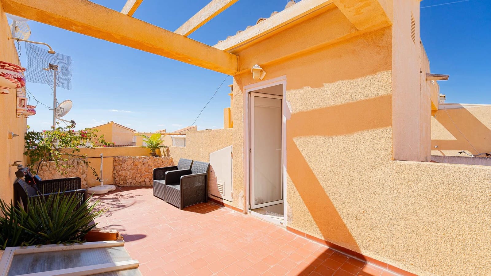 1 soveværelse Bungalow til salg i Torrevieja med swimmingpool - € 92.999 (Ref: 9851887)