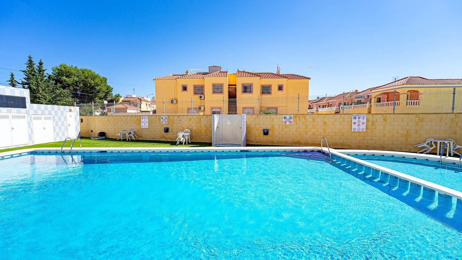 1 soveværelse Bungalow til salg i Torrevieja med swimmingpool - € 92.999 (Ref: 9851887)