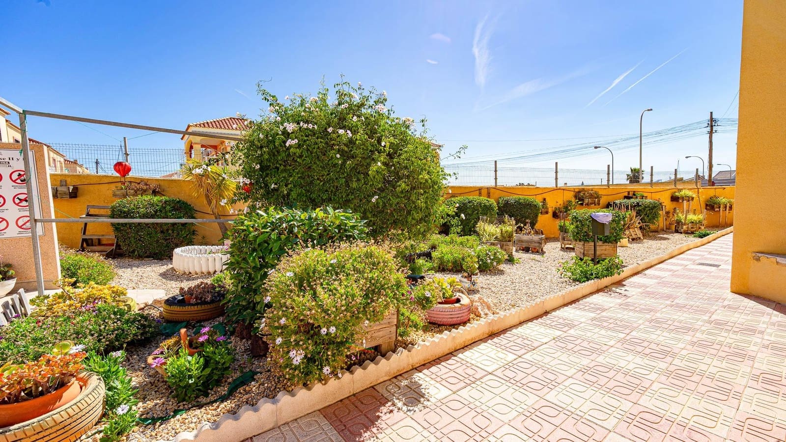 1 soveværelse Bungalow til salg i Torrevieja med swimmingpool - € 92.999 (Ref: 9851887)