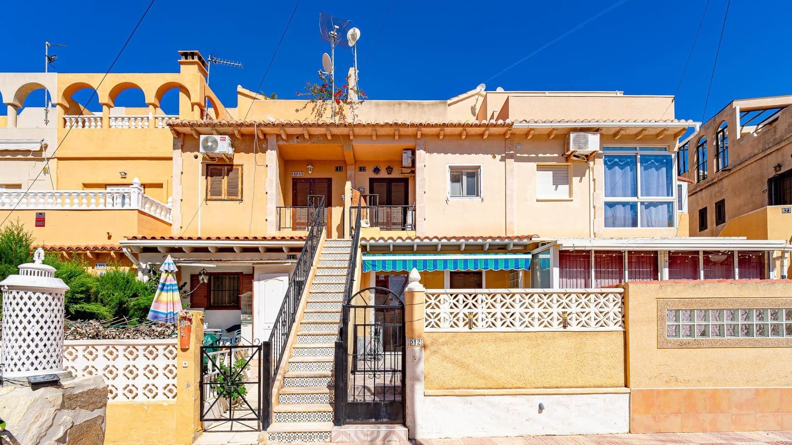 1 soveværelse Bungalow til salg i Torrevieja med swimmingpool - € 92.999 (Ref: 9851887)