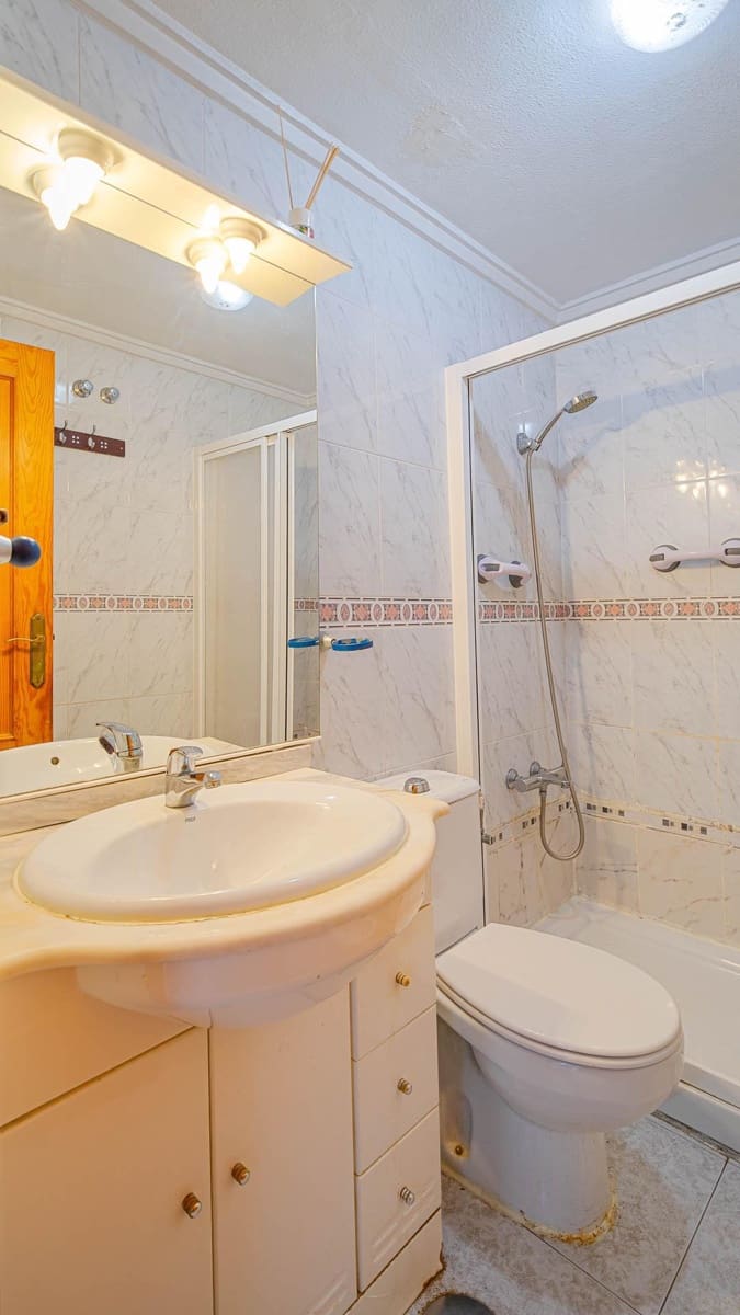 2 chambre Bungalow à vendre à Torrevieja avec piscine - 139 999 € (Ref: 9857652)