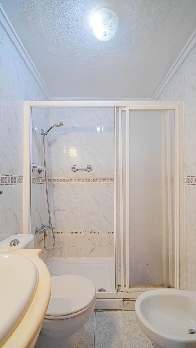 2 chambre Bungalow à vendre à Torrevieja avec piscine - 139 999 € (Ref: 9857652)