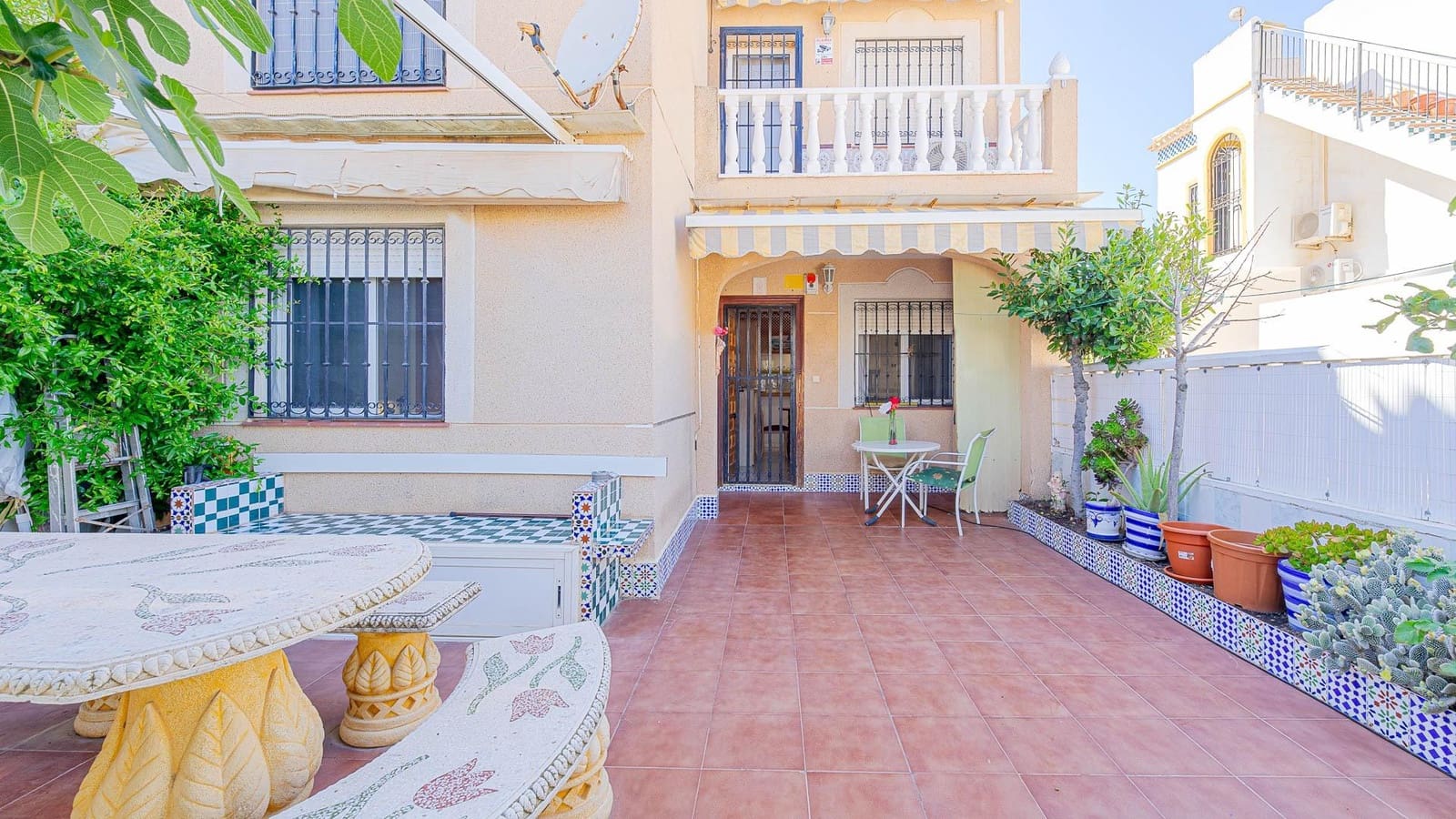 2 chambre Bungalow à vendre à Torrevieja avec piscine - 139 999 € (Ref: 9857652)