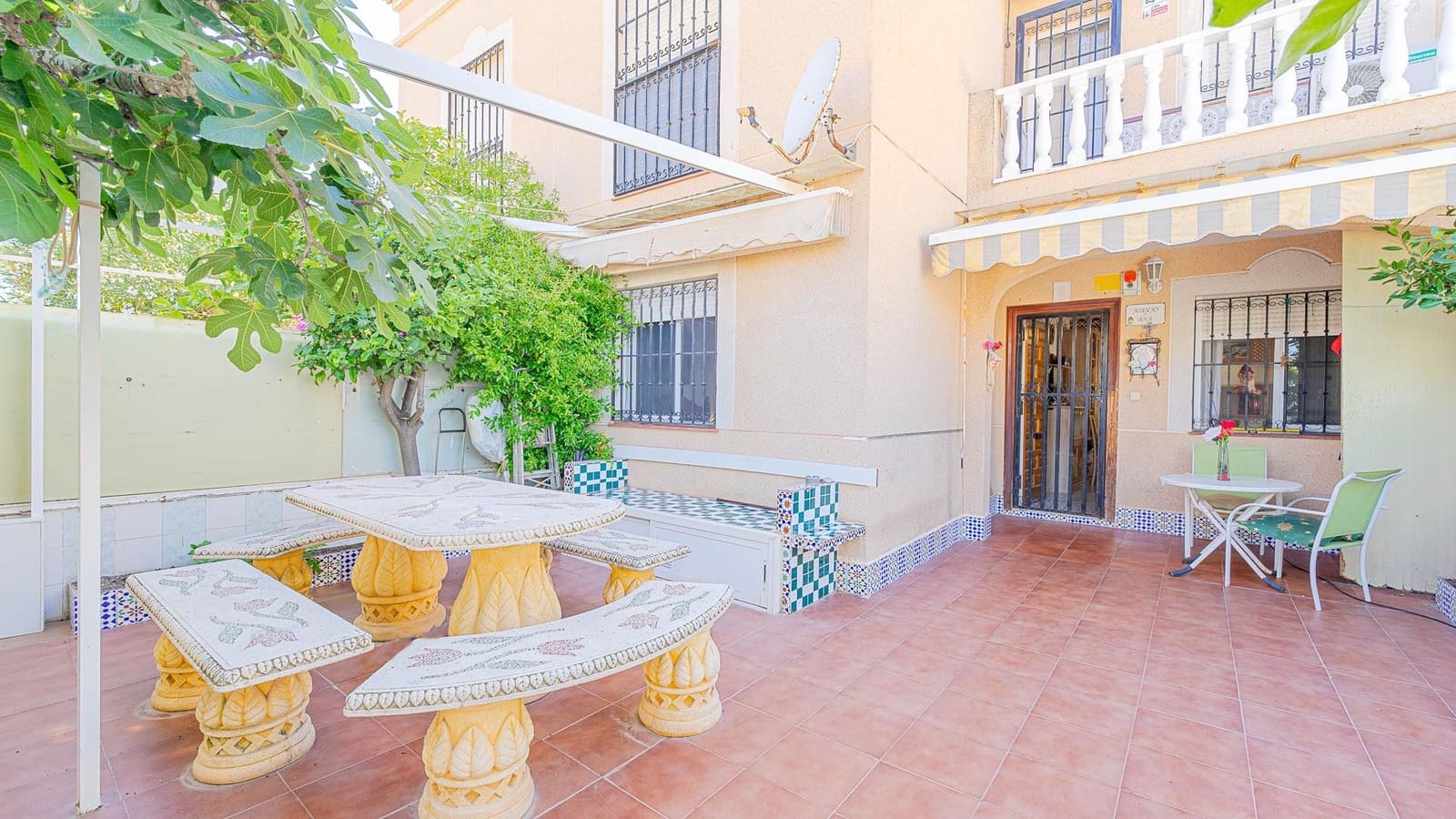 2 chambre Bungalow à vendre à Torrevieja avec piscine - 139 999 € (Ref: 9857652)