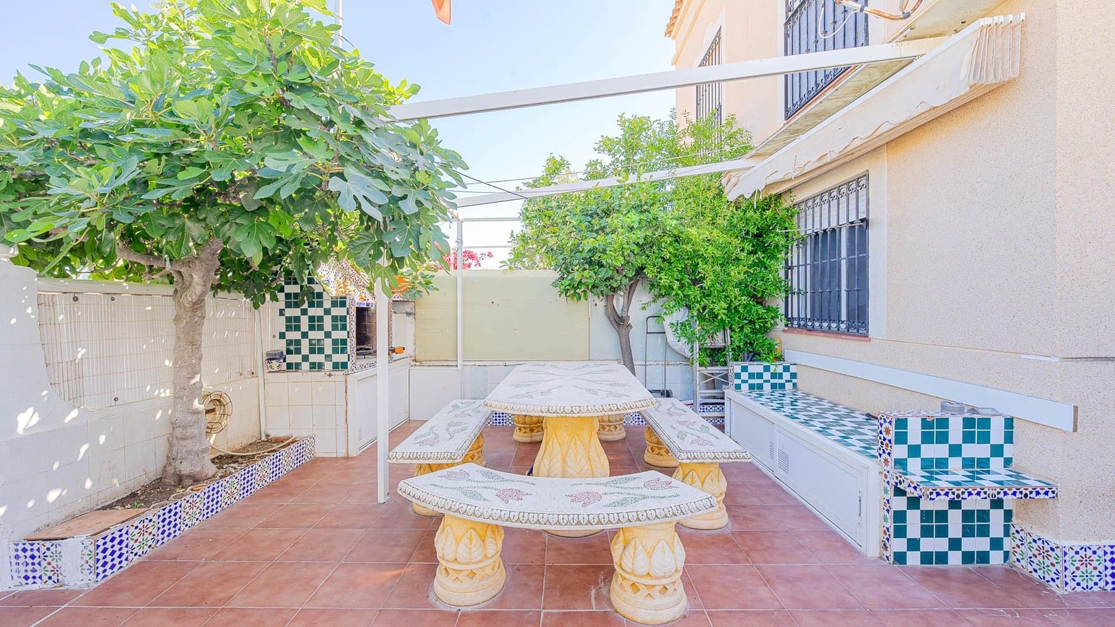 2 chambre Bungalow à vendre à Torrevieja avec piscine - 139 999 € (Ref: 9857652)