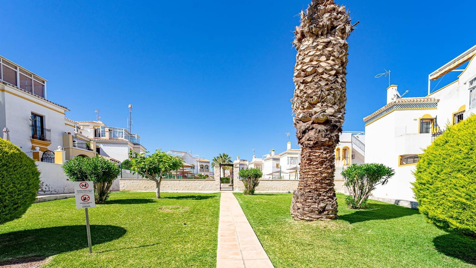 2 chambre Bungalow à vendre à Torrevieja avec piscine - 139 999 € (Ref: 9857652)
