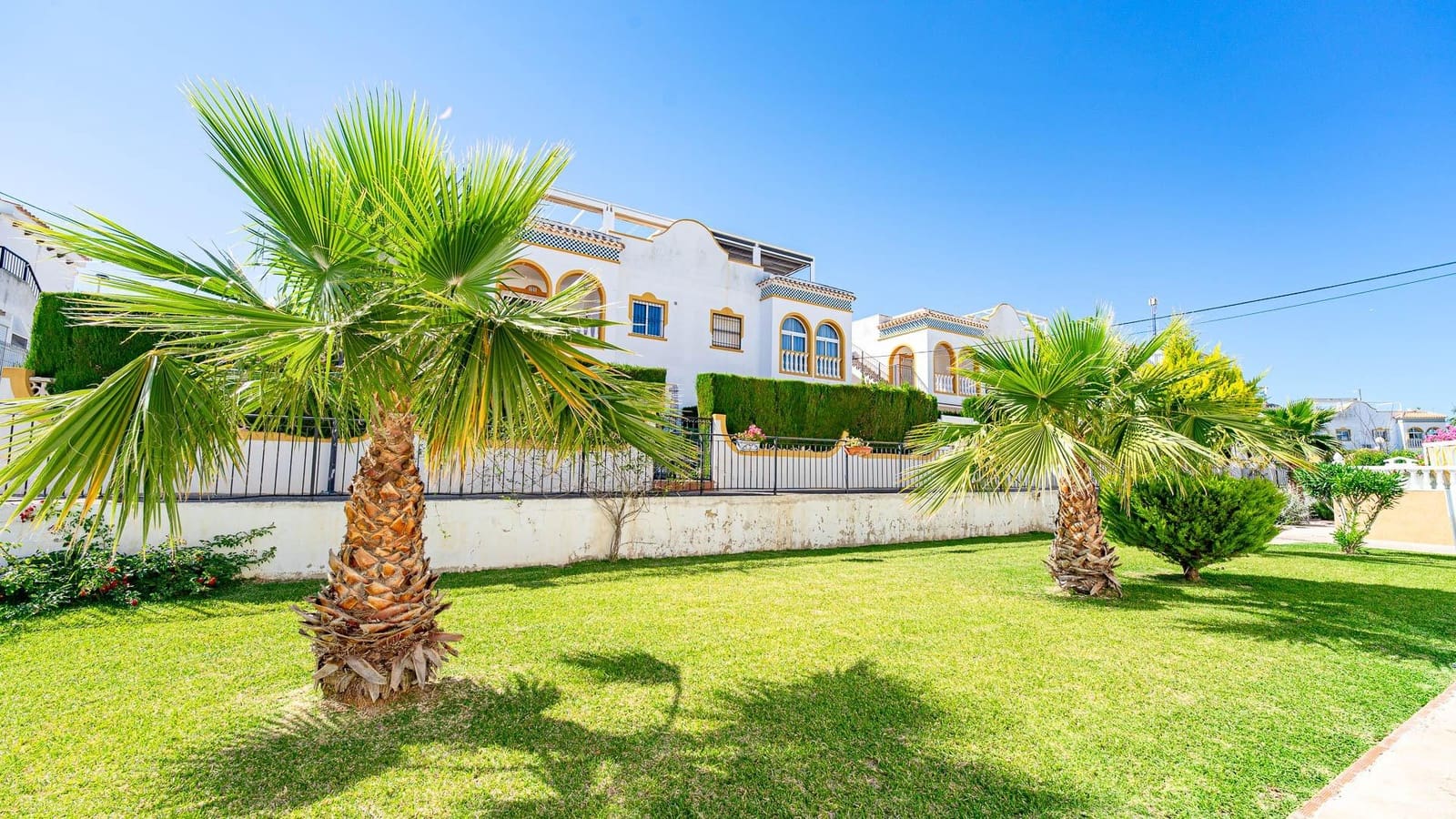 2 chambre Bungalow à vendre à Torrevieja avec piscine - 139 999 € (Ref: 9857652)
