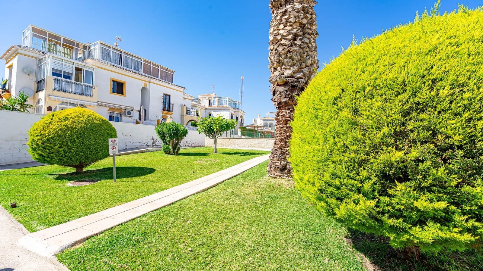 2 chambre Bungalow à vendre à Torrevieja avec piscine - 139 999 € (Ref: 9857652)