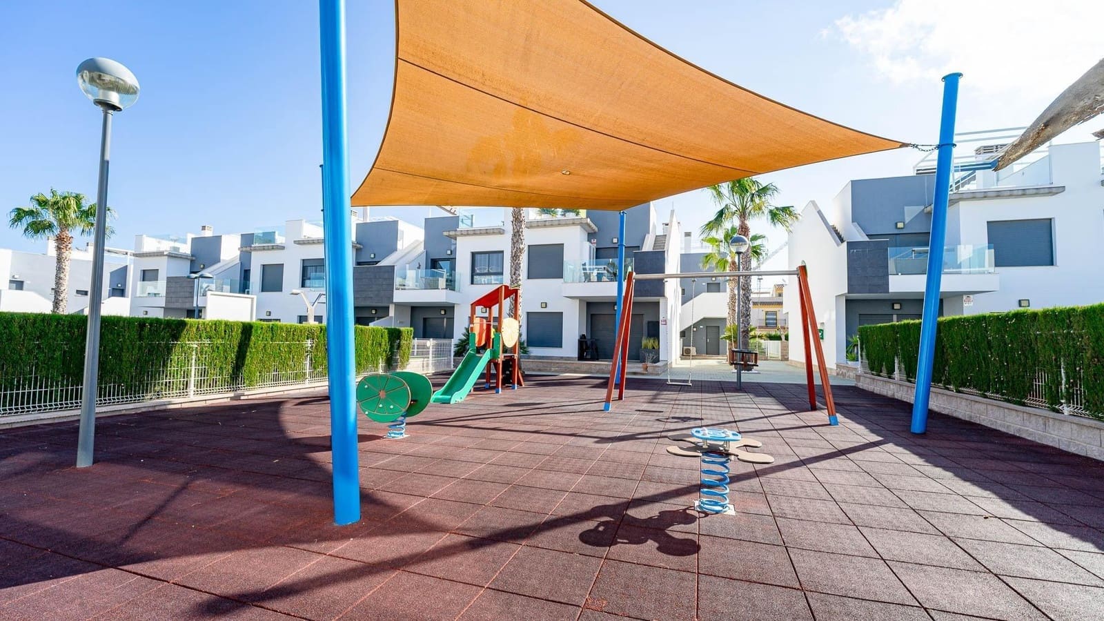 2 soveværelse Bungalow til salg i Pilar de la Horadada med swimmingpool - € 184.999 (Ref: 9876560)