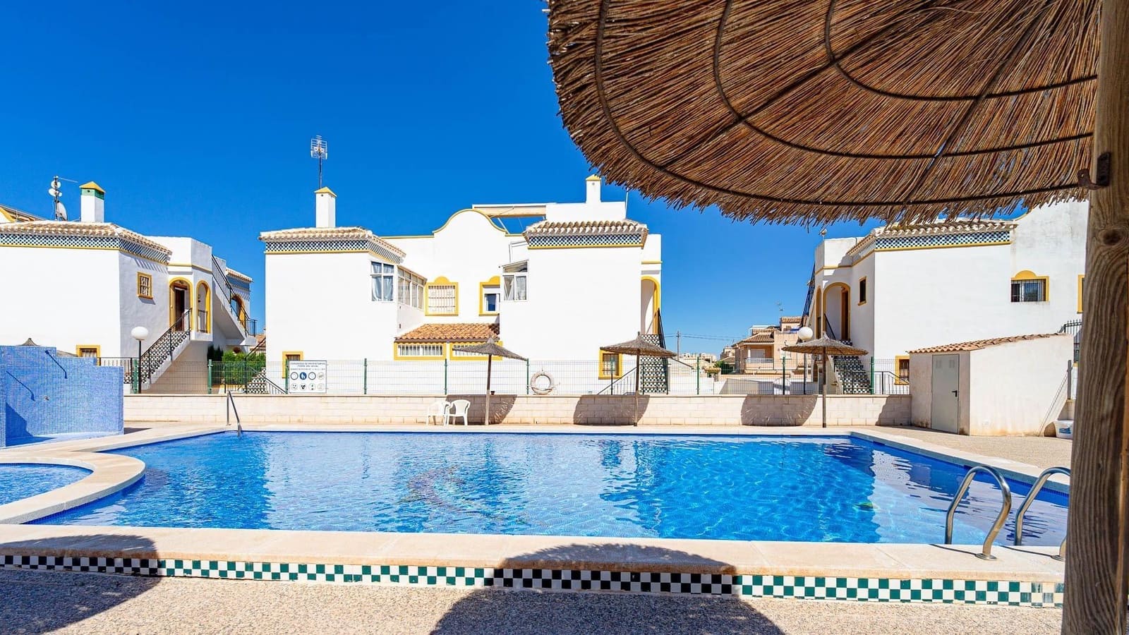 2 bedroom Bungalow for sale in Torrevieja with pool - € 139,999 (Ref: 9876561)