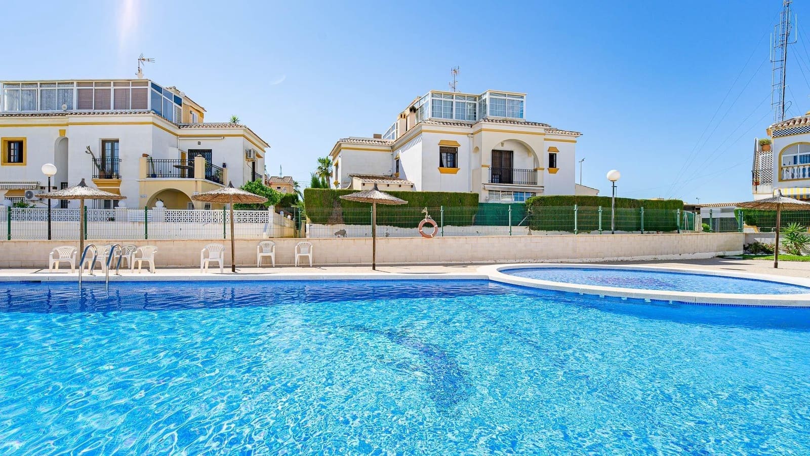 2 bedroom Bungalow for sale in Torrevieja with pool - € 139,999 (Ref: 9876561)