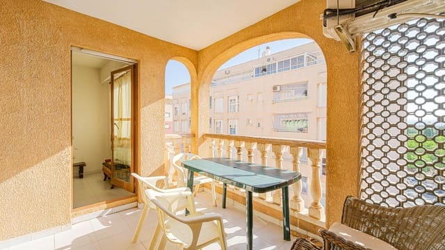 Apartamento de 2 habitaciones en Centro, Torrevieja en venta con piscina - 139.999 € (Ref: 9884938)